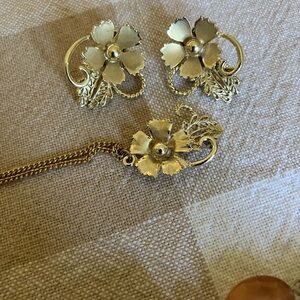 Gold Floral Jewelry Set